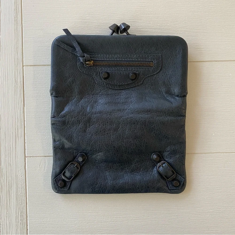 BRAND NEW BALENCIAGA WALLET - Picture 2 of 6